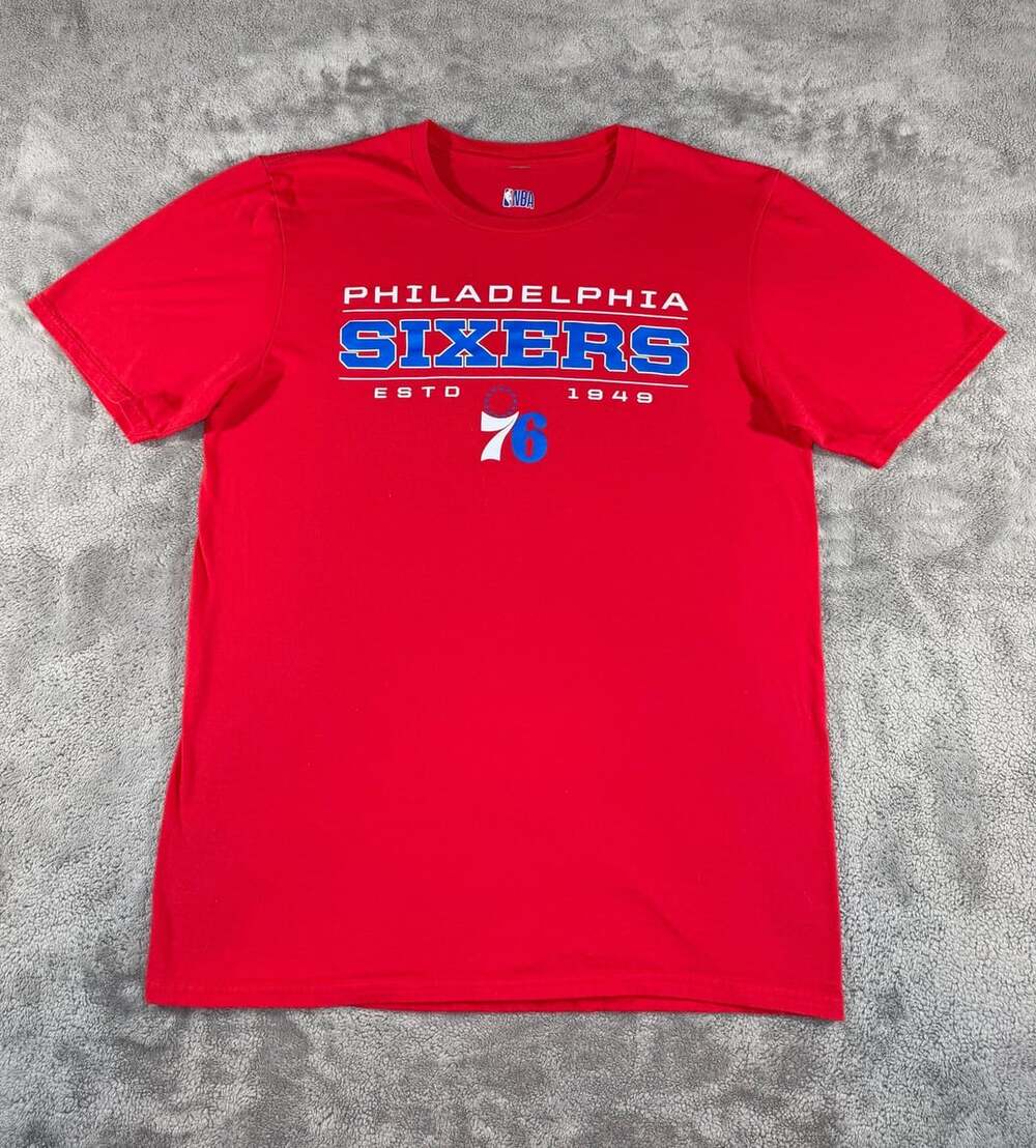 NBA Apparel Men’s Philadelphia 76ers Red S/S T-Shirt, M